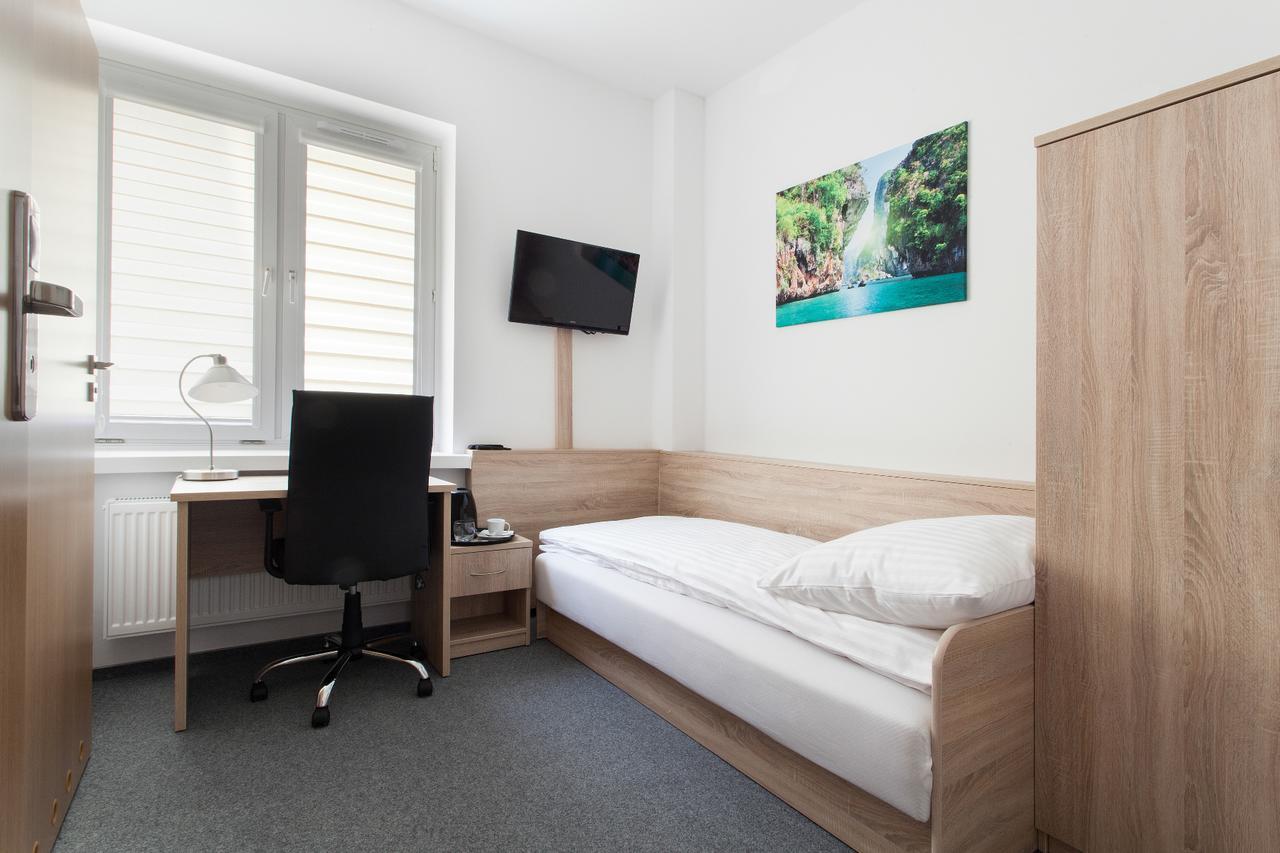 Dom Studenta Nr 1 Ans W Koninie Hostel Konin  Εξωτερικό φωτογραφία